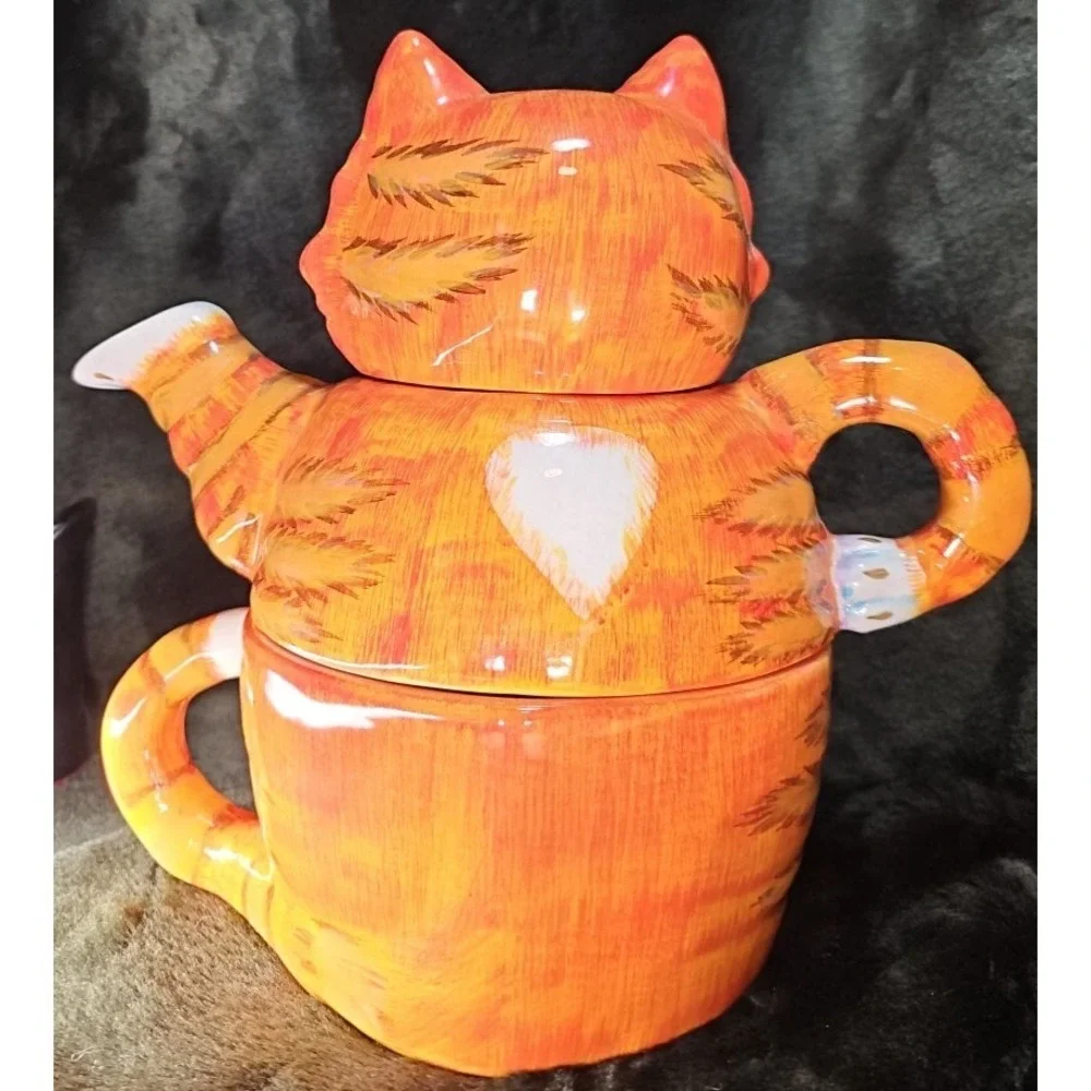 3 Piece‎ Teapot, Cat head as lid, Teapot, and Cup underneath. Unique